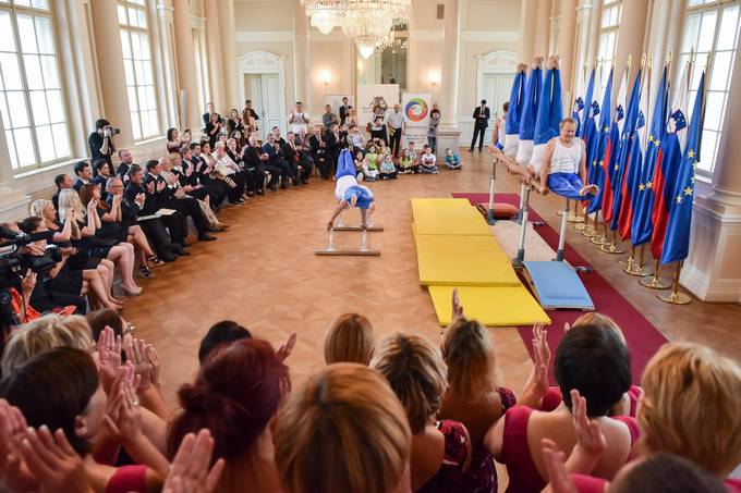 Predsedniška palača gostila izjemen gimnastični nastop veteranov športnega društva Sokol Bežigrad in seniorske skupine športnega kluba Flip Piran